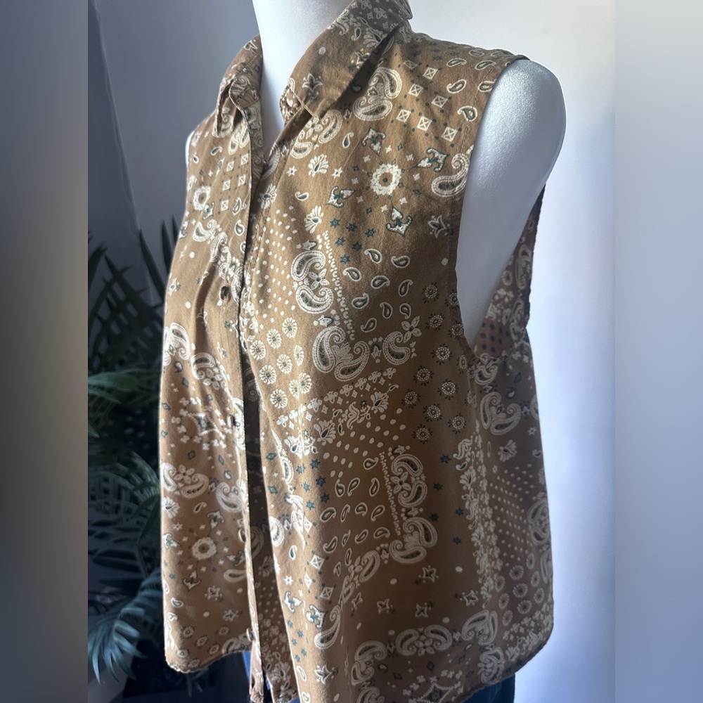 Women’s CAPULET Brown Paisley Bandana Print Button Down Sleeveless Collar Top S - Picture 2 of 5